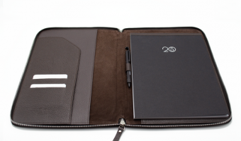 24.02 Notepad A4 with zip, brown 20S Design