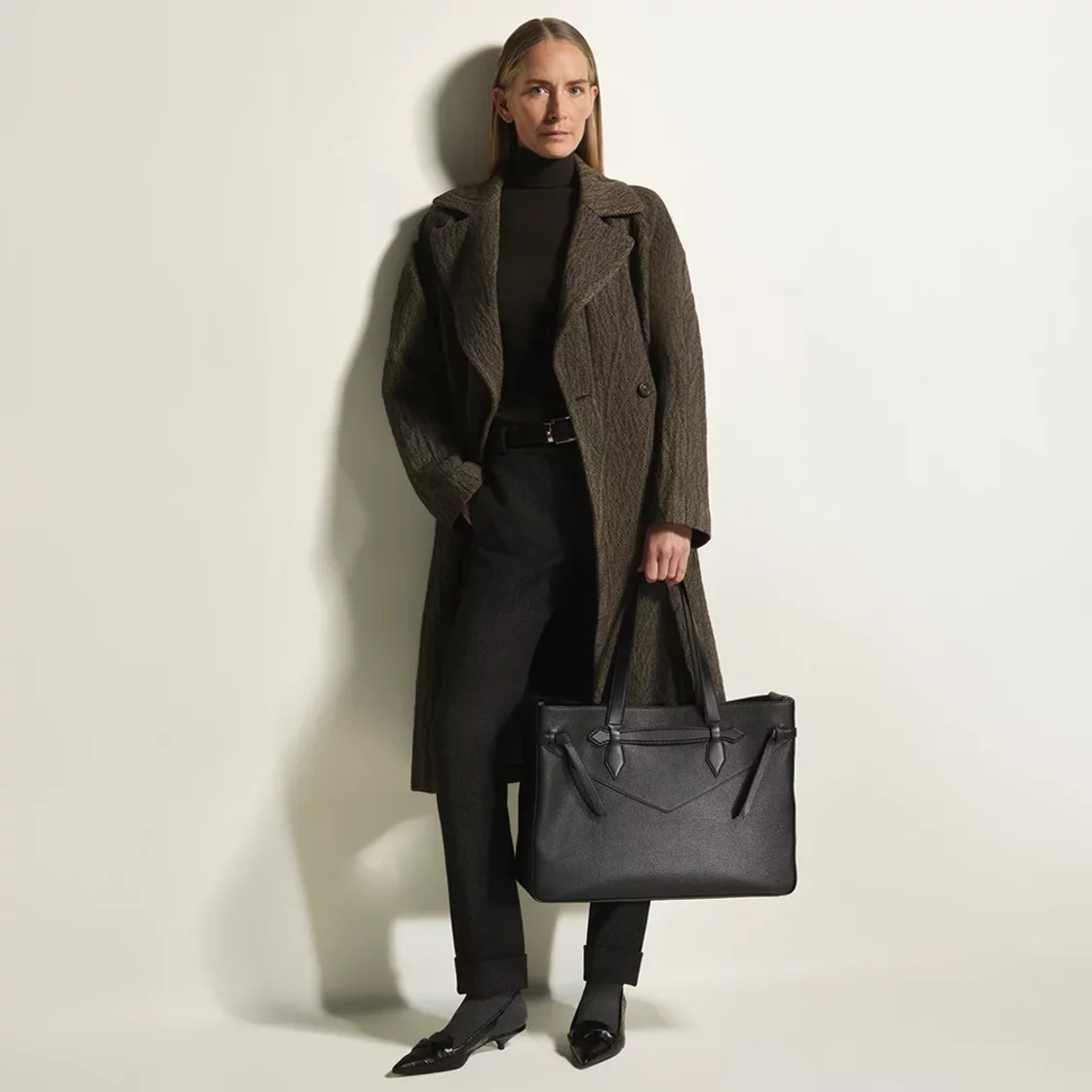 223265 Montblanc Envelope Horizontal Tote Bag, Grain Leather Black