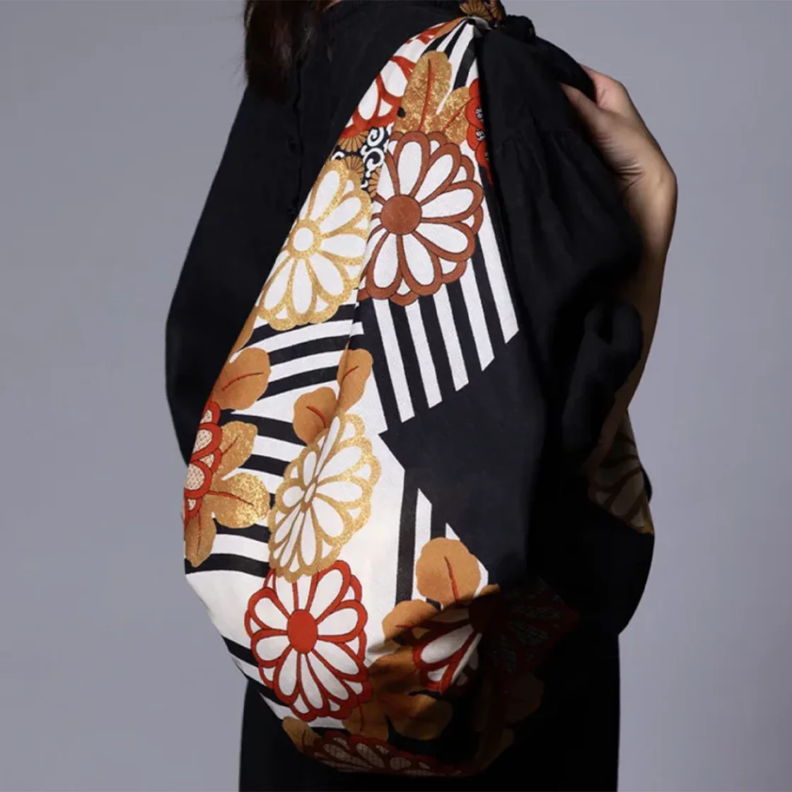 36. Setsugekka Kimono Chrysanthemum On The Flowing Water Black 120 * Musubi