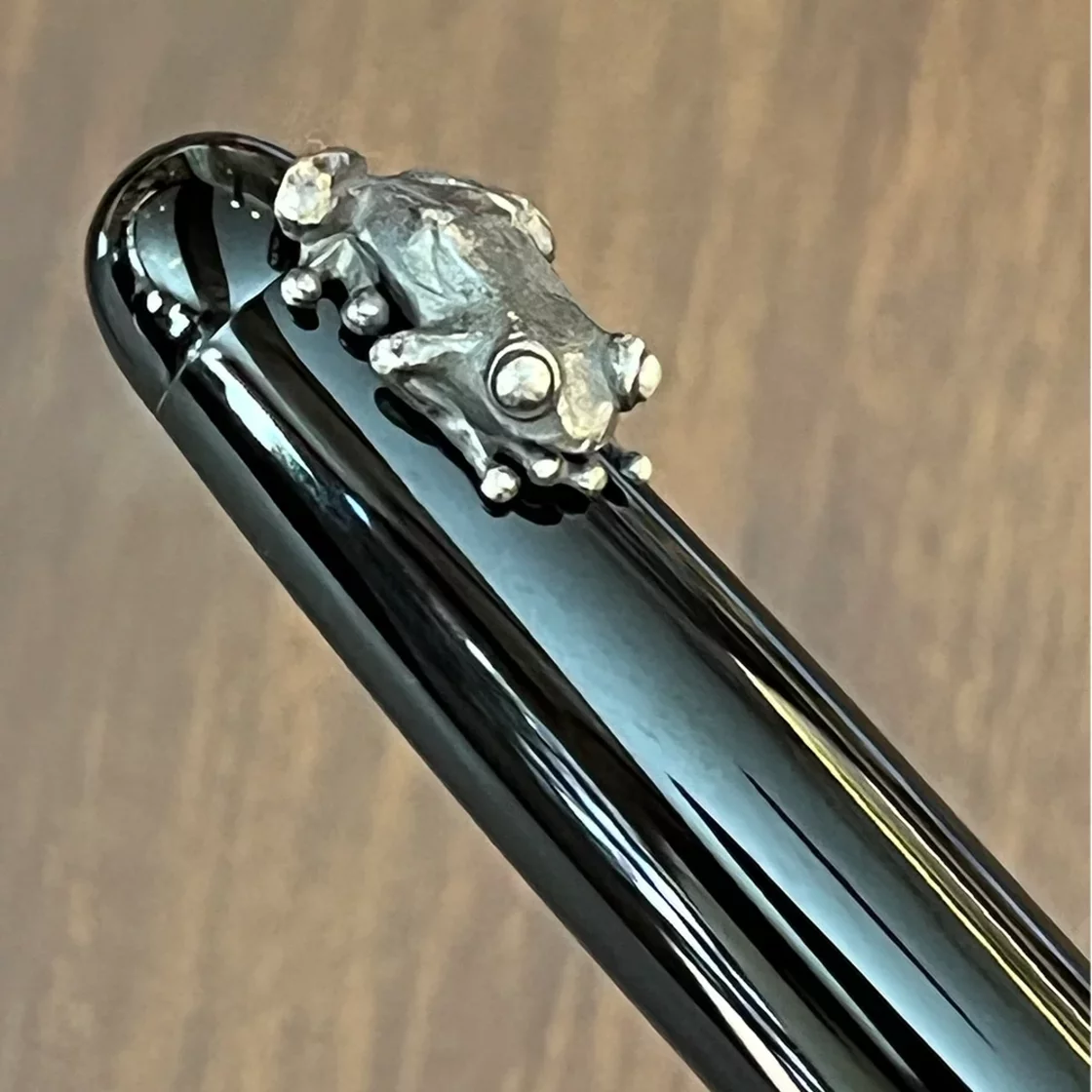CP. Kuro-roiro Cigar Portable Fumigated Frog Stopper * Nakaya